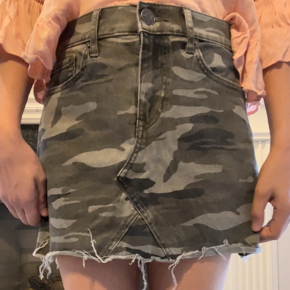 Express camo mini skirt